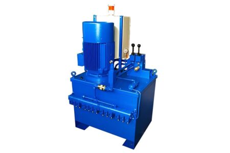 Minicentralina oleodinamica compatta con motore elettrico e serbatoio in plastica per automazione industriale e sollevamento.